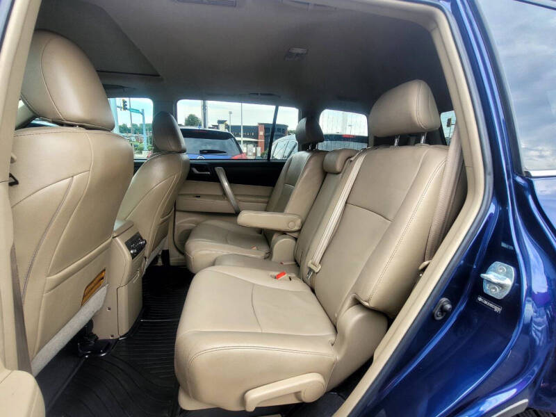 2013 Toyota Highlander SE