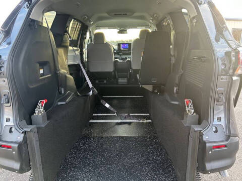 2025 Toyota Sienna LE 8-Passenger