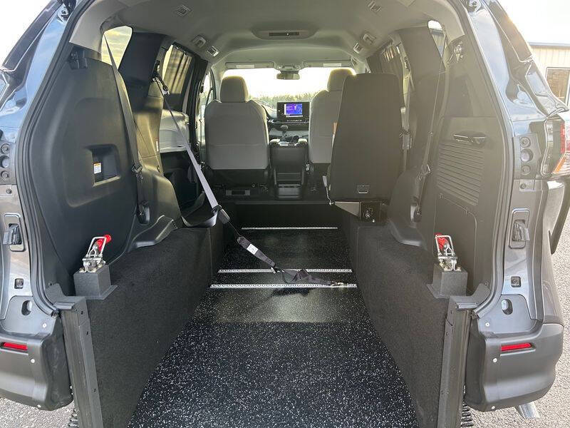 2025 Toyota Sienna LE 8-Passenger