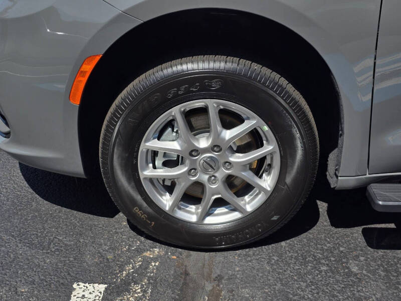 2025 Chrysler Pacifica Select