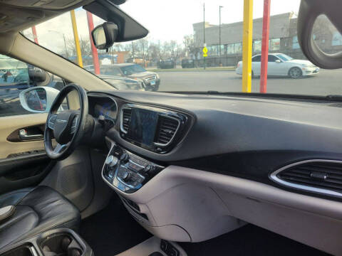 2017 Chrysler Pacifica Touring-L