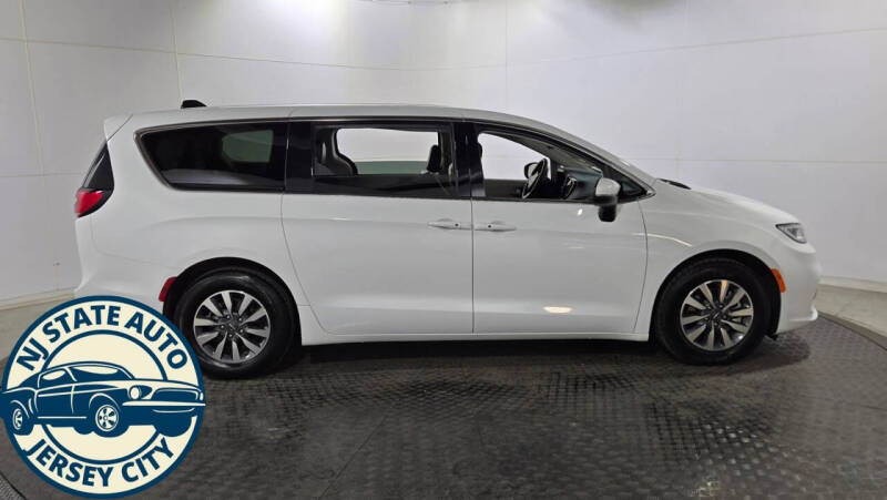 2023 Chrysler Pacifica Plug-In Hybrid Touring L