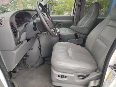 2005 Ford E-Series E-150 Chateau