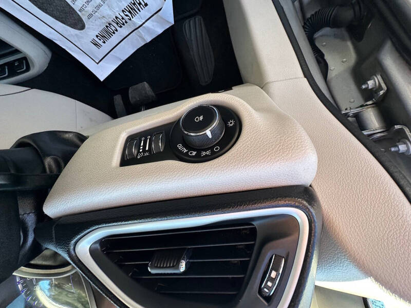 2017 Chrysler Pacifica Touring-L