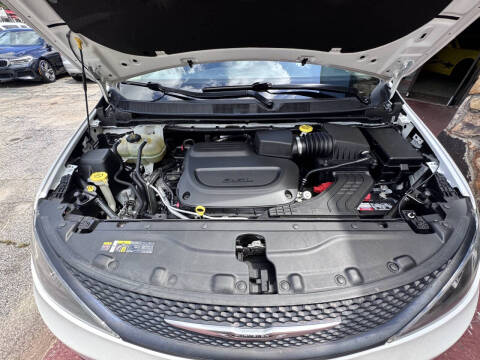 2022 Chrysler Voyager LX