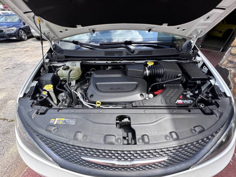 2022 Chrysler Voyager LX