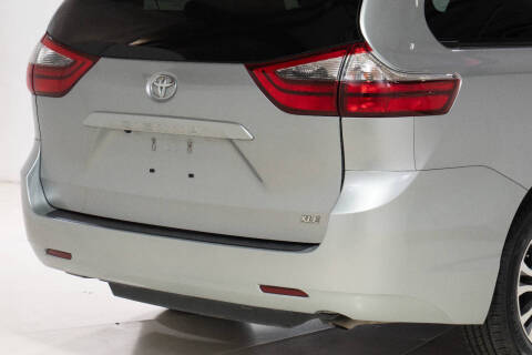 2020 Toyota Sienna XLE Premium 8-Passenger