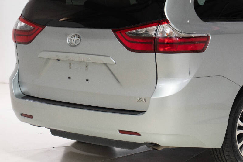 2020 Toyota Sienna XLE Premium 8-Passenger
