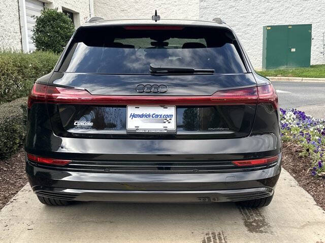 2022 Audi e-tron quattro Premium Plus