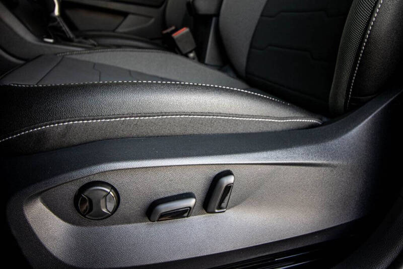 2026 Volkswagen Taos SE Black