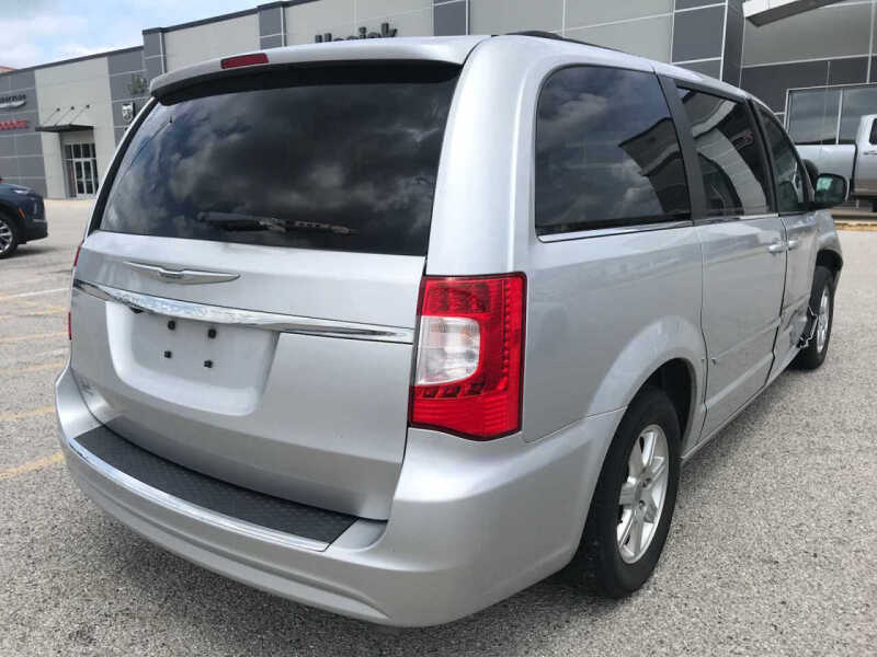 2012 Chrysler Town and Country Touring