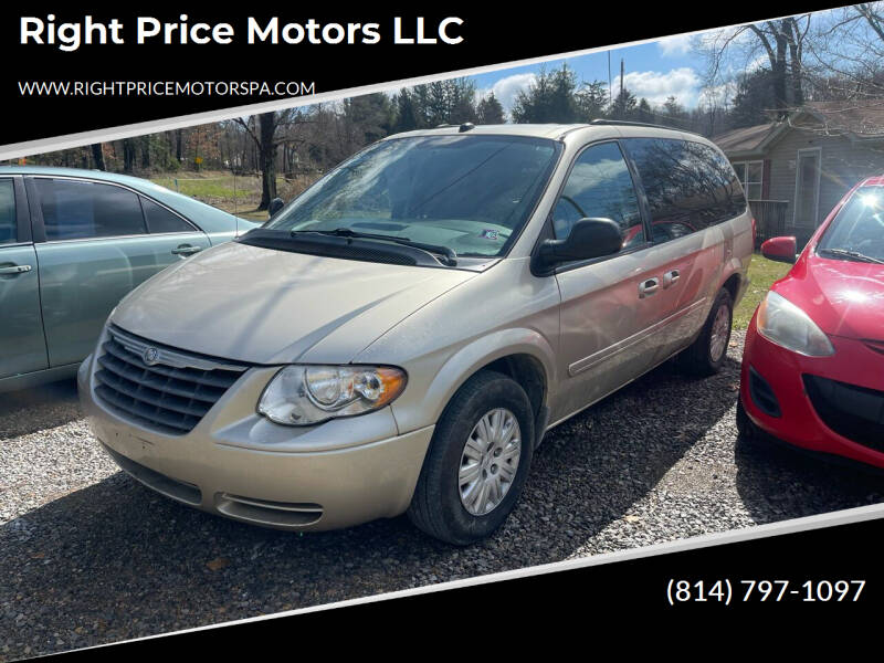 2005 Chrysler Town and Country for sale at Right Price Motors LLC in Cranberry Twp PA