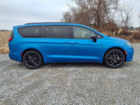 2026 Chrysler Pacifica Select