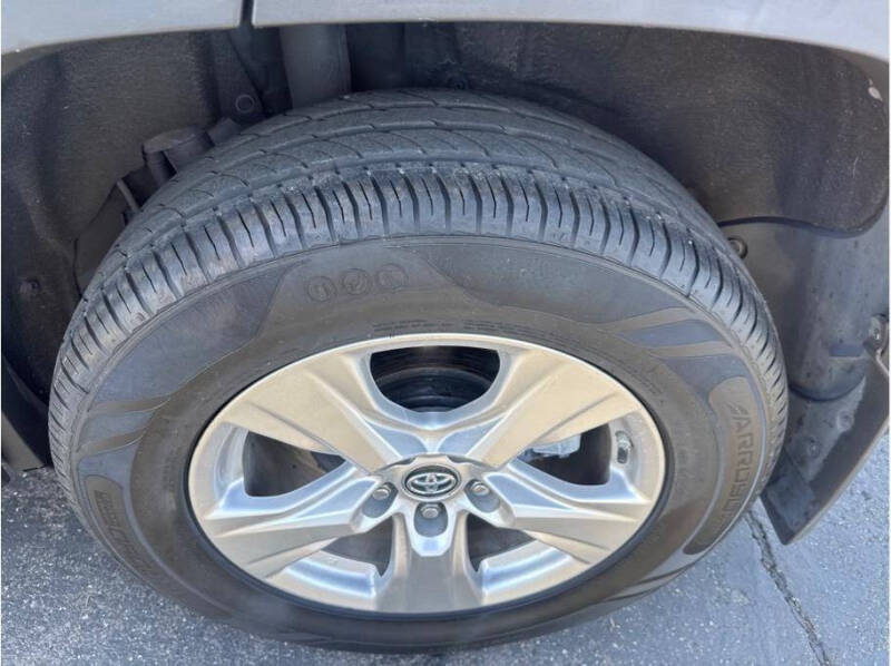 2019 Toyota RAV4 Hybrid XLE