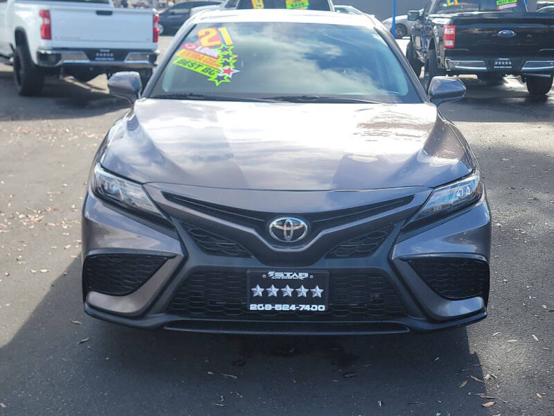 2021 Toyota Camry SE photo 3