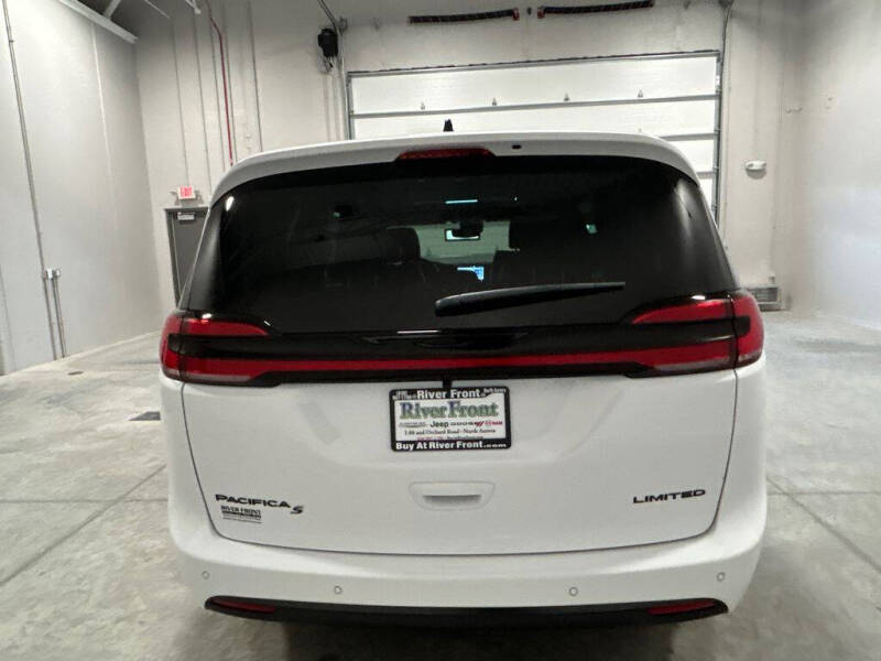 2027 Chrysler Pacifica Limited