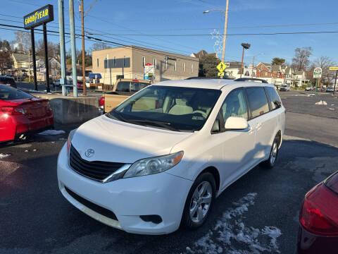 2014 Toyota Sienna LE Mobility 7-Passenger