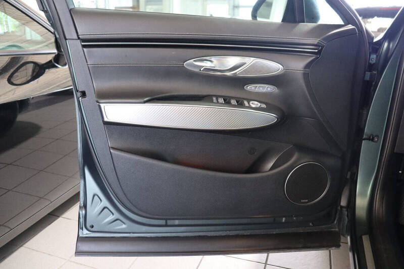 2023 Genesis GV70 2.5T Standard