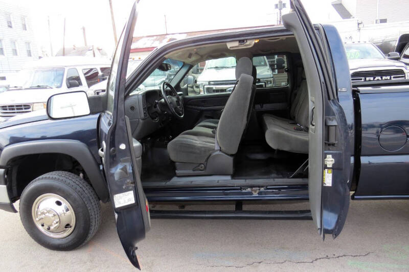 2005 Chevrolet Silverado 3500 LS