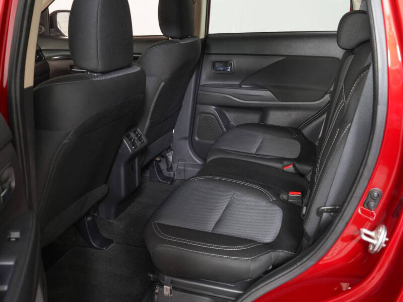 2020 Mitsubishi Outlander ES