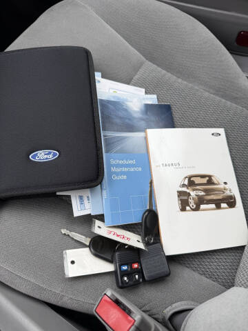2006 Ford Taurus SE