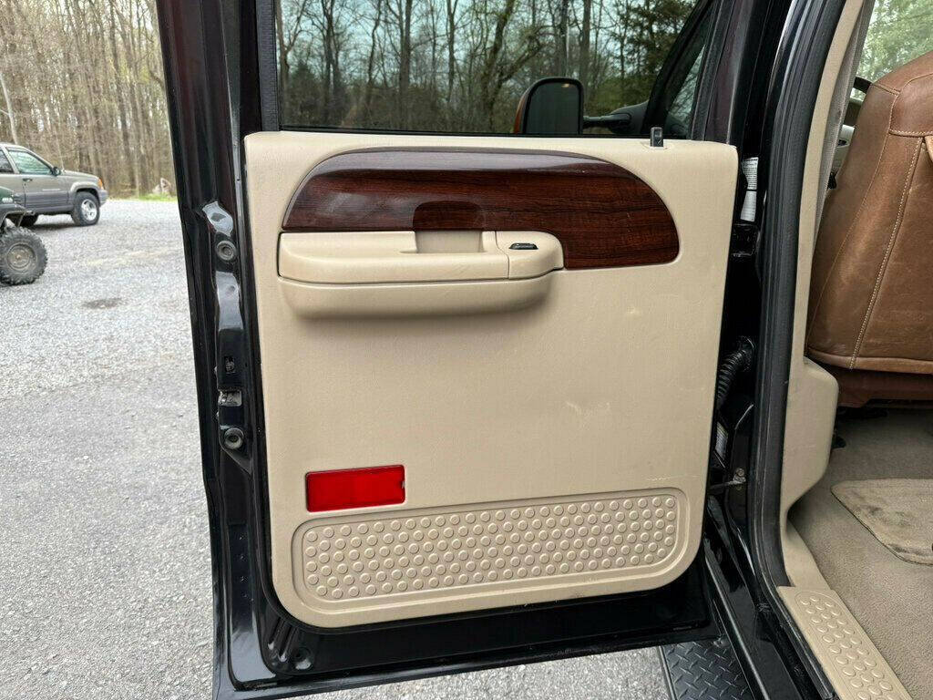 2005 Ford F-350 Super Duty 36