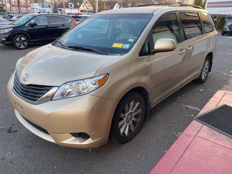 2011 Toyota Sienna LE 7-Passenger