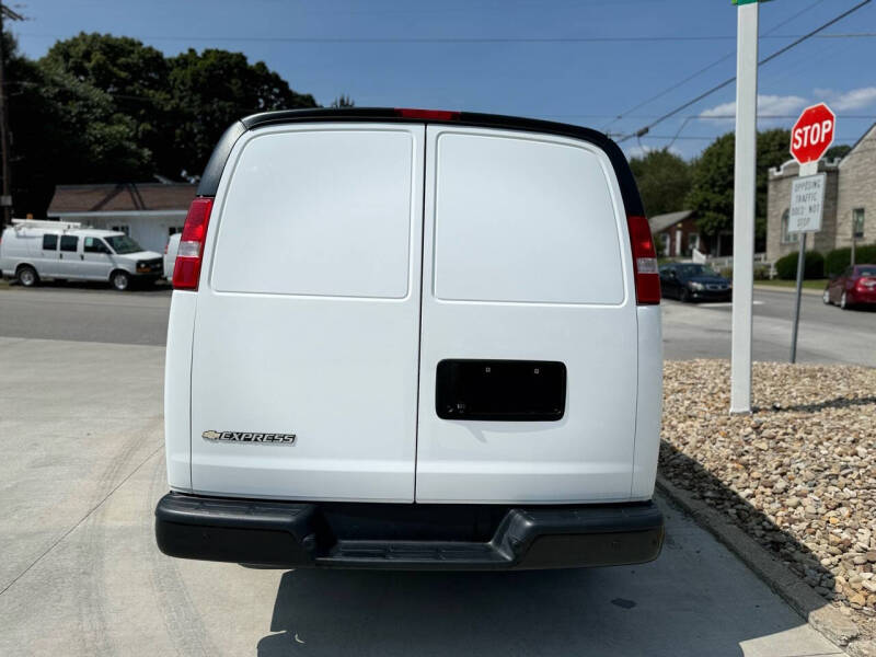 2019 Chevrolet Express Cargo Work Van photo 5