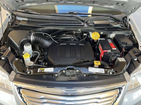 2016 Chrysler Town and Country Touring-L