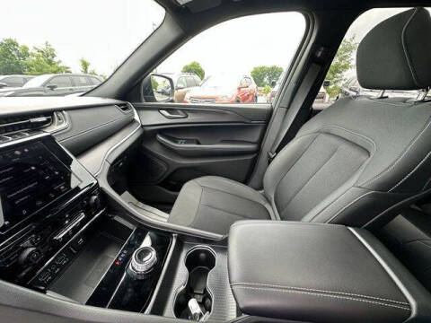 2025 Jeep Grand Cherokee Laredo X