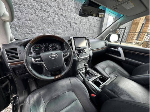 2016 Toyota Land Cruiser