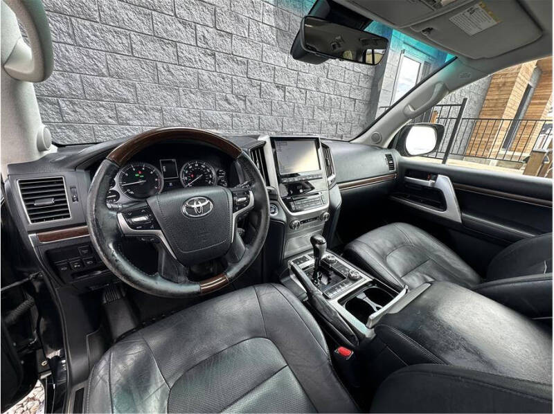 2016 Toyota Land Cruiser