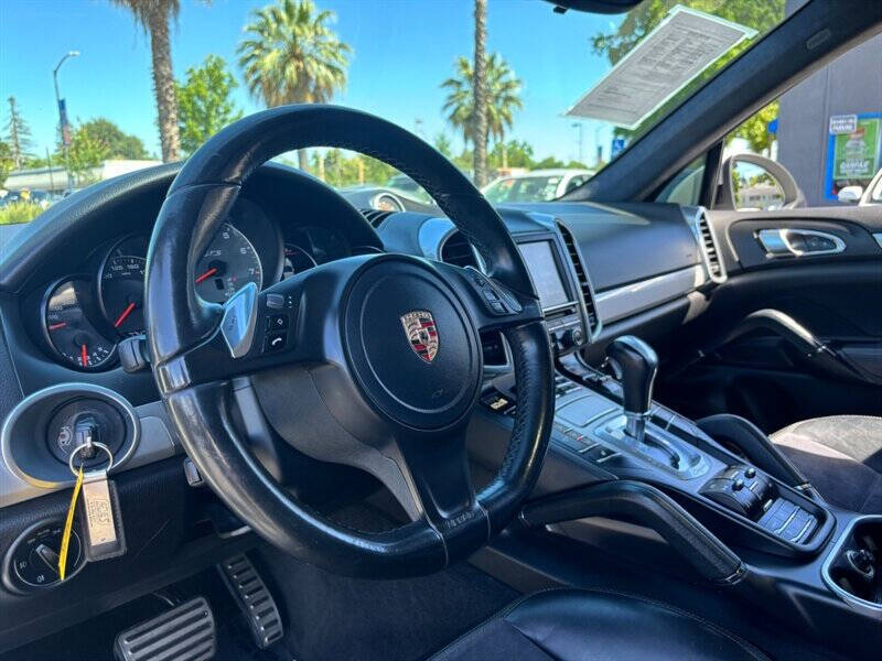 2013 Porsche Cayenne GTS