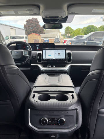 2025 Ford Expedition Platinum