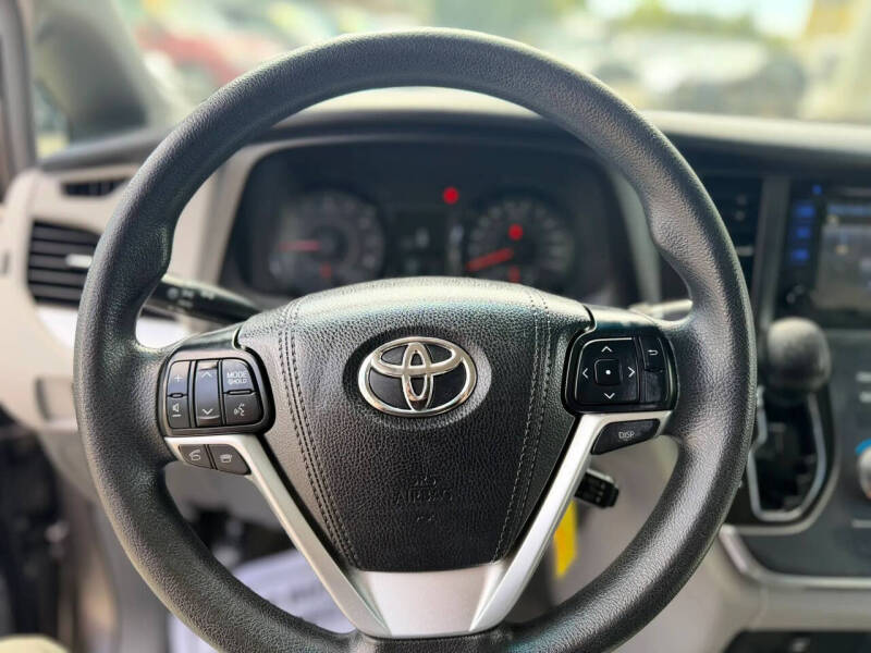 2016 Toyota Sienna LE 7-Passenger
