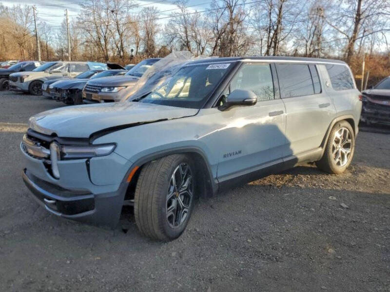 2025 Rivian R1S