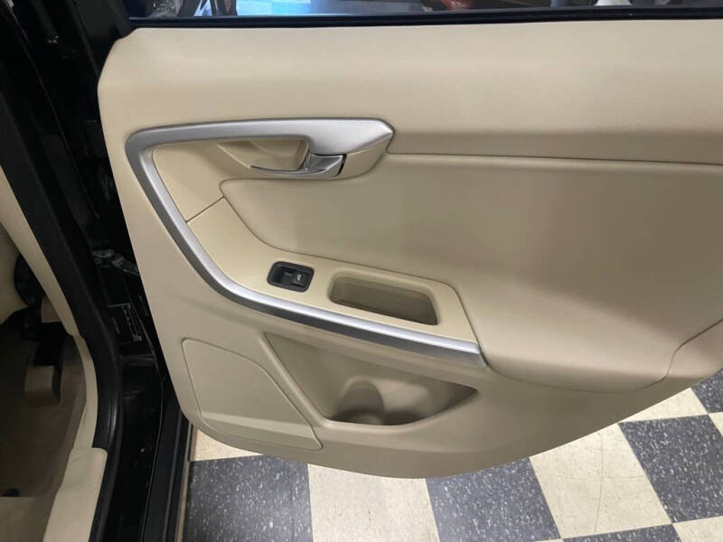 2012 Volvo XC60 3.2 Premier