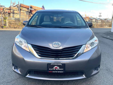 2014 Toyota Sienna LE 7-Passenger