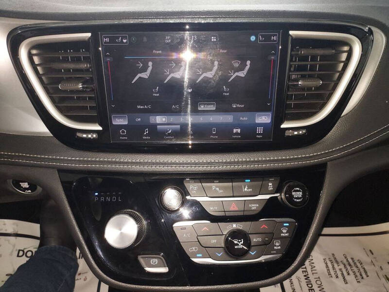 2024 Chrysler Pacifica Plug-In Hybrid Select
