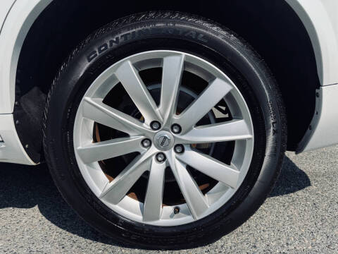 2016 Volvo XC90 T6 Momentum