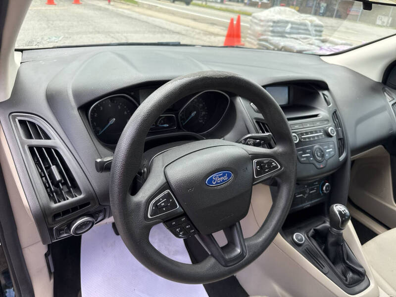 2016 Ford Focus SE - Photo 14