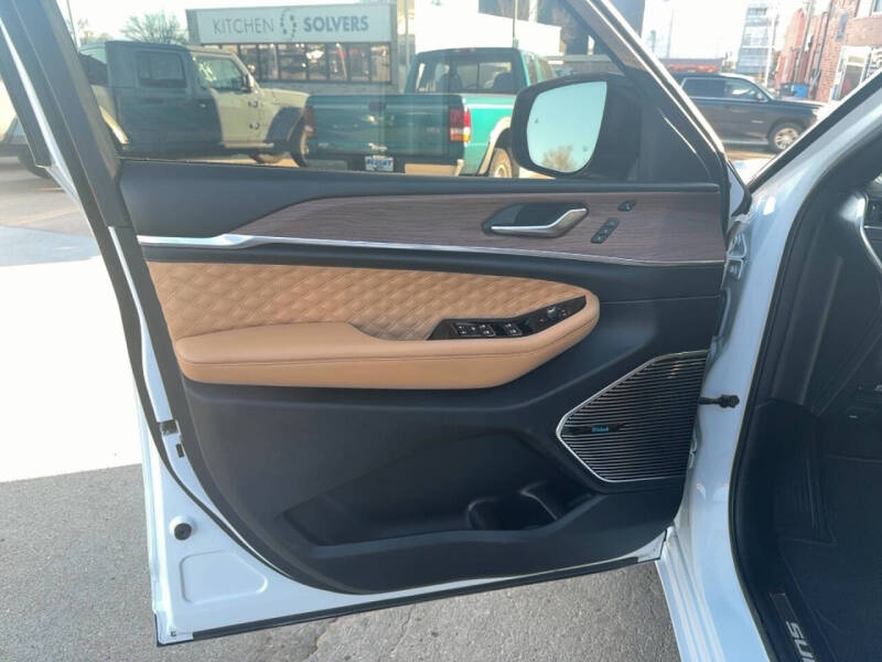 2022 Jeep Grand Cherokee Summit