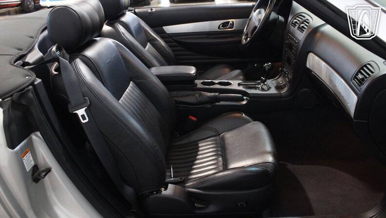 2004 Ford Thunderbird Deluxe
