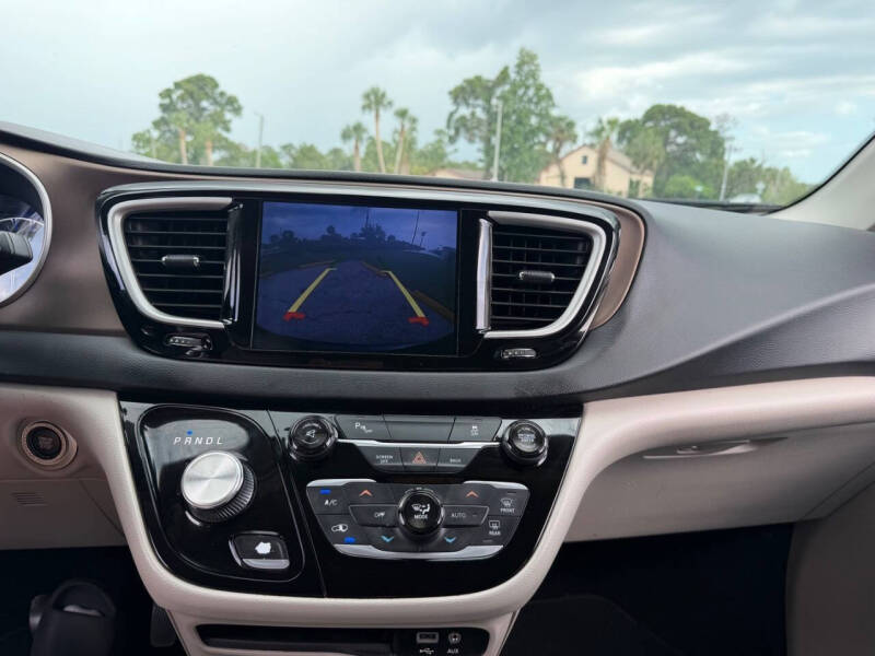 2017 Chrysler Pacifica Touring Plus