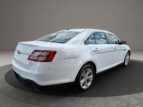 2018 Ford Taurus SEL