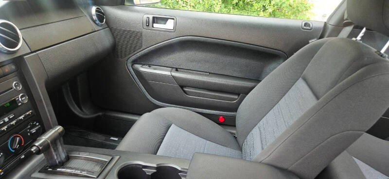 2008 Ford Mustang V6 Deluxe