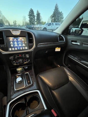 2023 Chrysler 300 Touring L