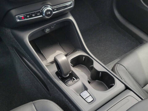 2026 Volvo XC40 B5 Core