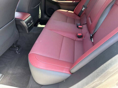 2023 Lexus IS 300