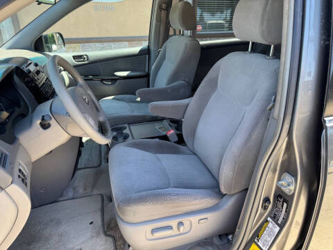 2005 Toyota Sienna LE 7 Passenger